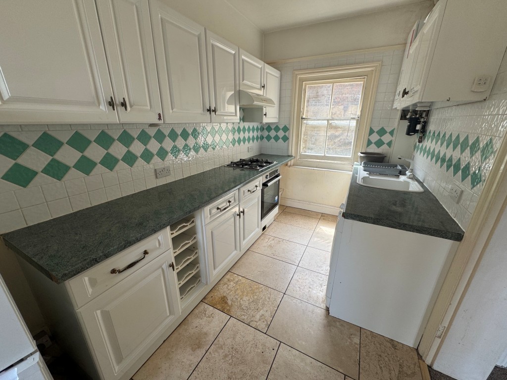 Lot: 85 - TWO FLATS CLOSE TO DEAL SEAFRONT, PIER AND TOWN CENTRE - First floor flat - kitchen area